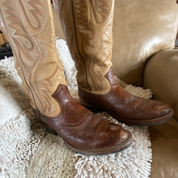 Vintage Ariat western riding boots!